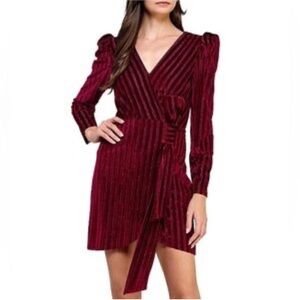 Layered With‎ Love V-Neck Long Sleeve Mini Velvet Dress in Deep Red Chic Small